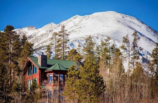 3200 + SF Log Home 4BR / 4BA Plus Loft mit atemberaubender Aussicht; Minuten zu den Skigebieten