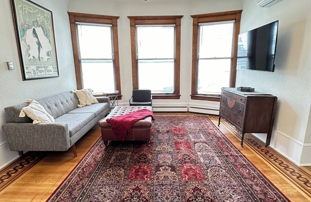 321 Michigan Avenue Historic One Bedroom, One Full Bath Apartment!