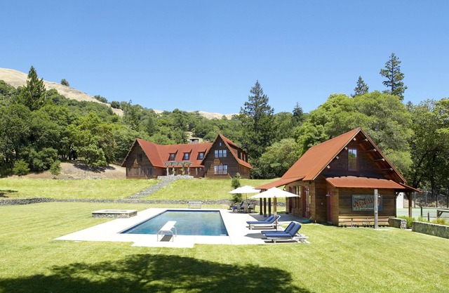 325 acre Estate w/ Lodge, Cottage & Pool House, Lakes, Pool, Tennis, Pickleball