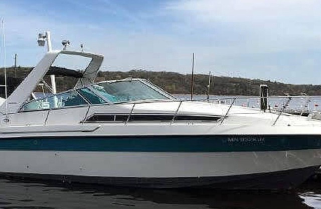 32ft carver boat..Beautiful cabin on the river..enjoy the peace and quiet..