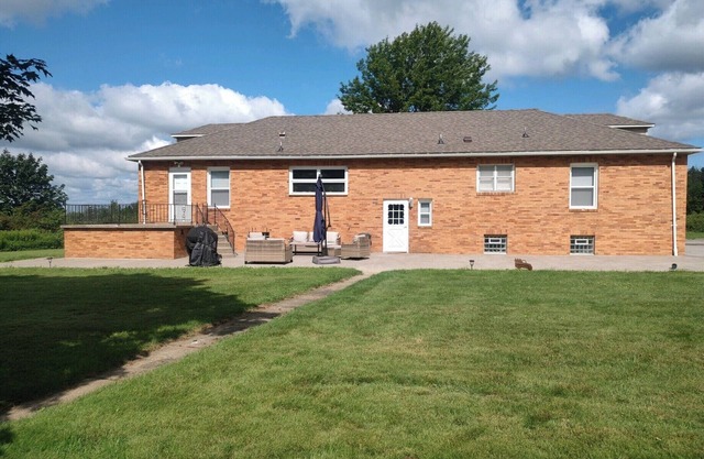 32min from BUF Canalside! Family-sized home with game room & firepit.