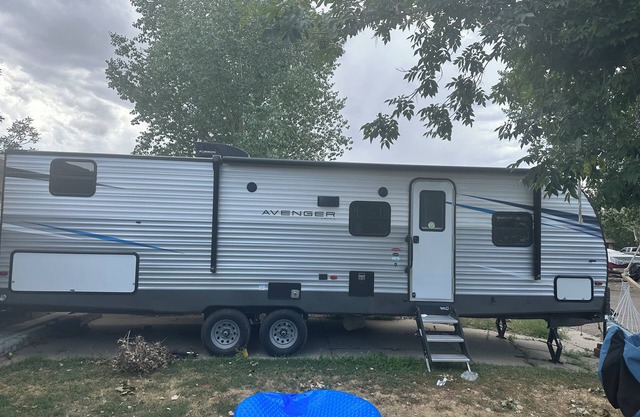 33’ pet friendly Tavel Trailer, sleeps 10. Great for families.