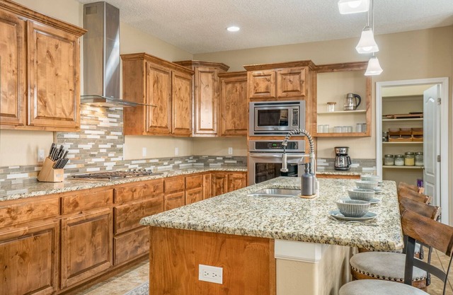 3300SF of Modern Luxury - Spa/Work Space/Gym/Game Room - Pet Friendly!
