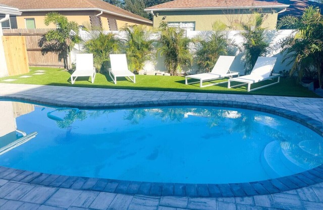 3321 W Walnut Studio · Charming 1 BR W Pool - Walk to Raymond James!