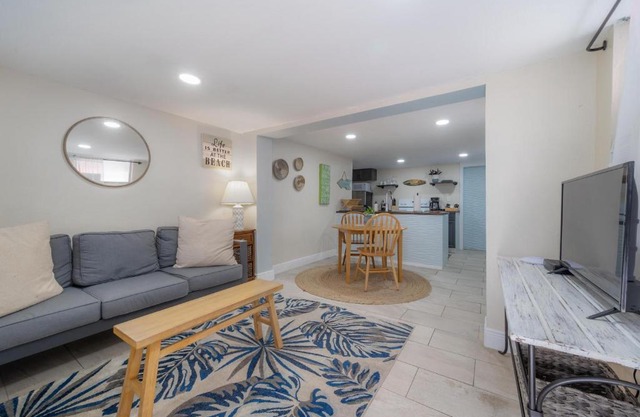3365 Fifty Seventh Ave N, Unit Five