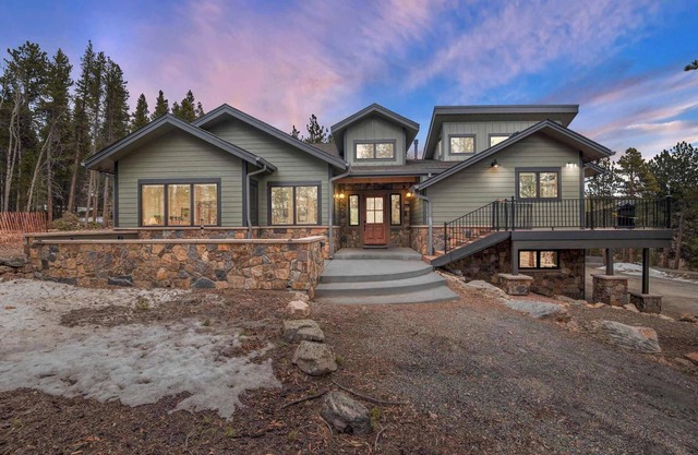 34 Acre Escape~Games~Hiking~Pool Table~Bicycles