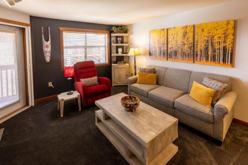 3402 - One Bedroom Den Deluxe Powderhorn Lodge condo