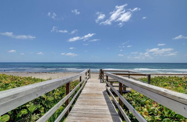 340A) Luxury Oasis with Pool - sleeps 15!