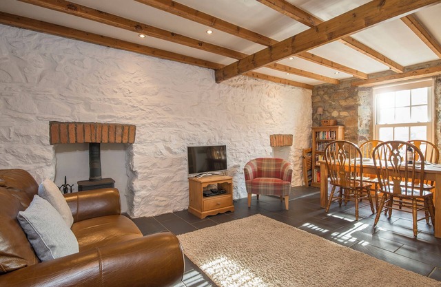 35 Bryn Road, Holiday Home St Davids, Sleeps 5, 3 bedrooms, bathrooms