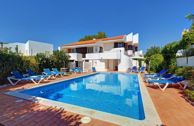 VILLA IN PRAIA DA OURA FOR FAMILY GROUPS