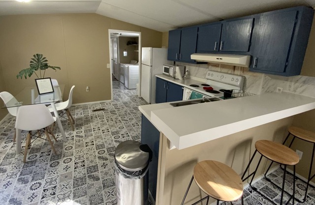 35 mins to Nola, Casinos, Beaches. Sleeps 6 people.
