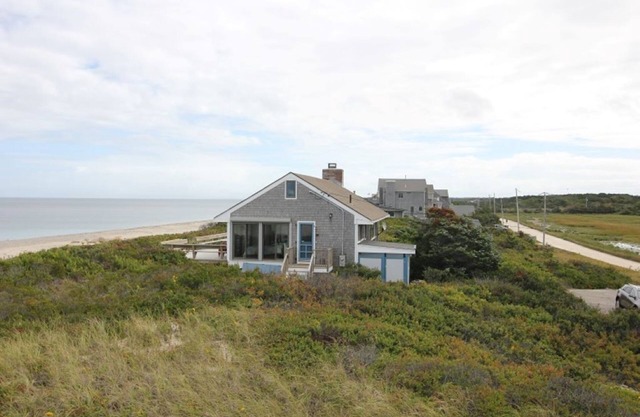 36 Salt Marsh Rd- Cozy Waterfront Cottage, Private Beach Access, Outdoor shower