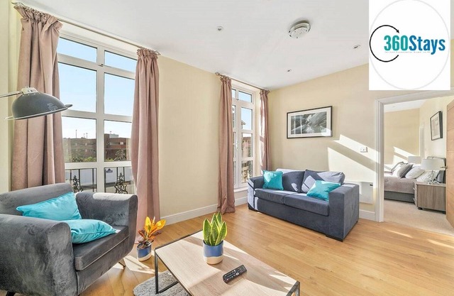 360 MH Victoria Hse 01 - Luxury 2 Bedroom Apt. 01 with Parking