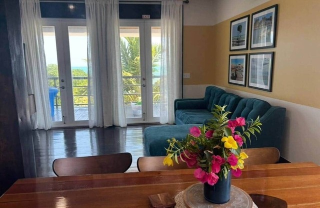 360 Suites Luxury Seaside house on famous Split in Caye Caulker. Paradise.
