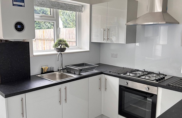 360 UB3 Saunton Ave 93 - Saunton 3 Bedroom and 1 Bathroom House