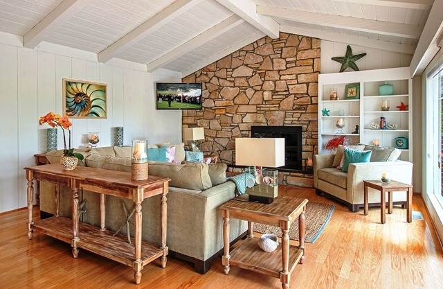 3631 Casa Familia 3 Bedroom Home by Redawning