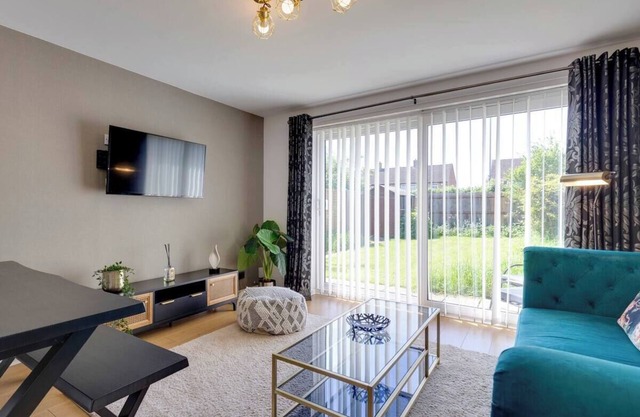 37 Ashvale, Cambridge · Stylish and modern home with Own Free Parking | Pass the Keys