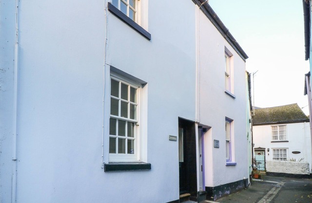 37 MARKET STREET, pet friendly, with open fire in Appledore