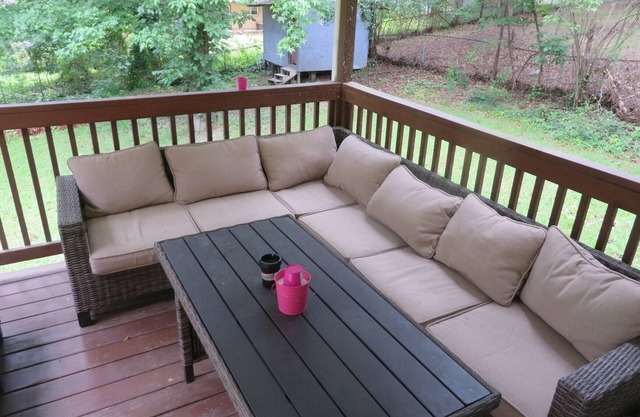 3755 Unit#1 · Cozy King nr ATL, netflix, Disney, Priv 1/2 Bath