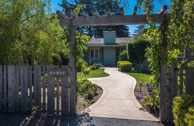 3757 Garden House Sanctuary 2 Bedroom Home by Redawning