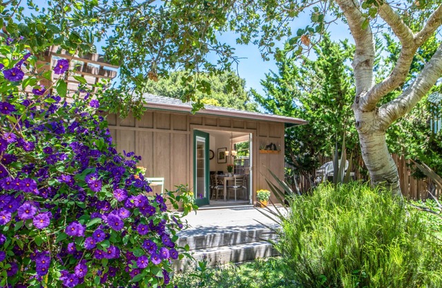 3768B Bonne Amie ~ Sunny Cottage in Quiet Area, Available for Extended Stays!