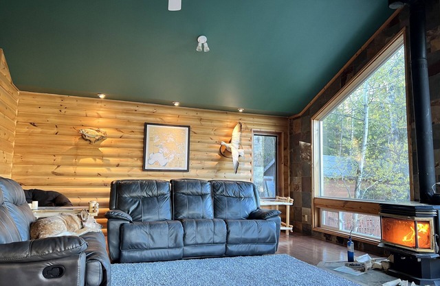 3800 sq.ft. Lakefront Home on Black Sturgeon