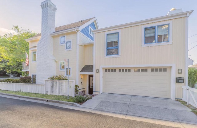 3817 Caledonia Bay Lookout home