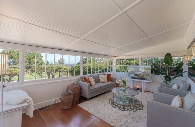 3866 Skipper - Bay View, Walk to Downtown/Beach! Available for Extended Stays