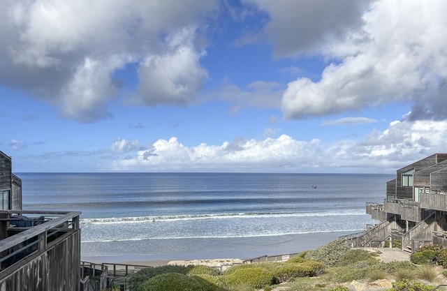 3870 Sand Castle - Oceanfront, Pools, Hot Tubs, Available for Extended Stays!