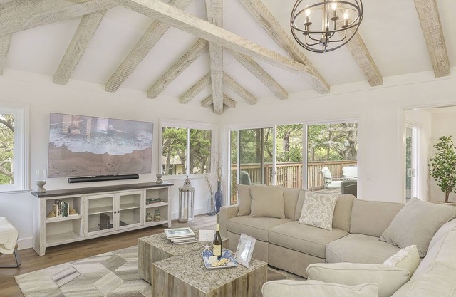 3877 Sea Esta 3 Bedroom Home by Redawning