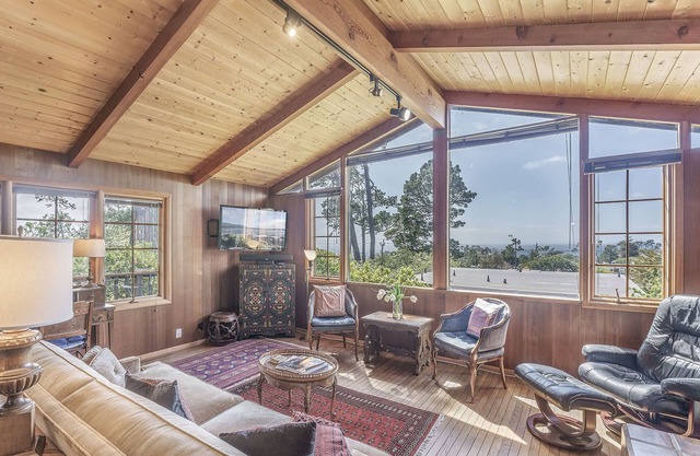 3879 Lucy's Treehouse, Unique Vintage Redwood Home
