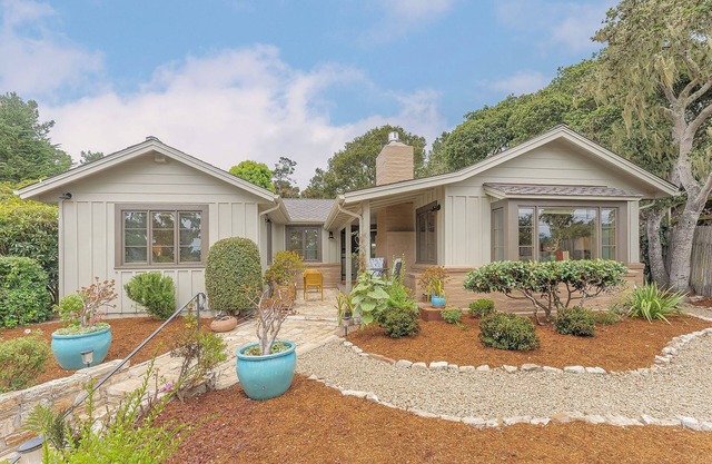 3899 On A Lark - Walk to Downtown, Available for Extended Stays!