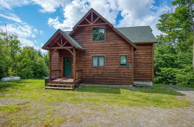 39 Adams Wulff - Large and spacious home with a hot tub!