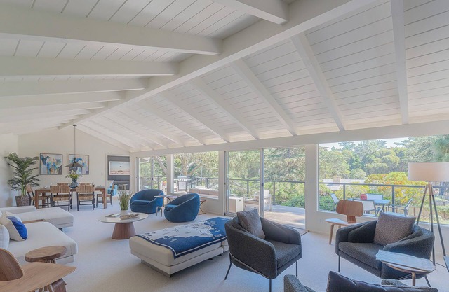 3900 Palm House on Cabrillo - Near Lodge in Golfer's Paradise, Pebble Beach®