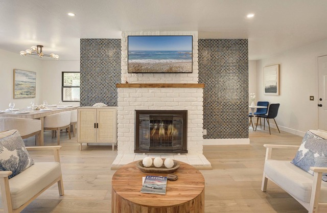 3944 Seaside Bash - Central Carmel Location, Recently Remodeled