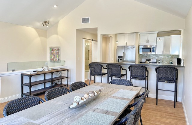 3944O Hollywood Shore House
