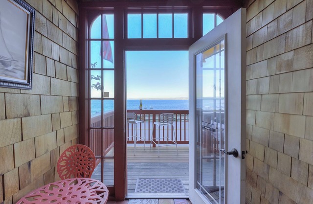 3946 Listen to the Waves - Huge Ocean View, Walk to Aquarium and Restaurants!