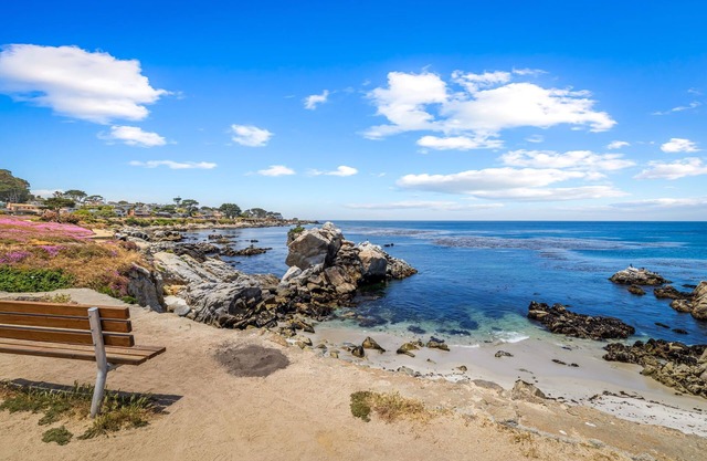3965 Marine Gardens - Oceanfront with Bay Views