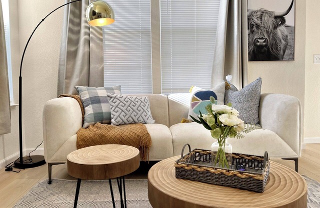 3B 2.5B SFH, King Suite, 65" TV, Yard, Walkable to Parks/Shopping Square