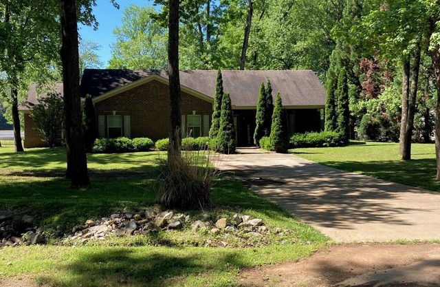 3B 2B Elk River home Why stay in a hotel when you can have a home? Work & Play