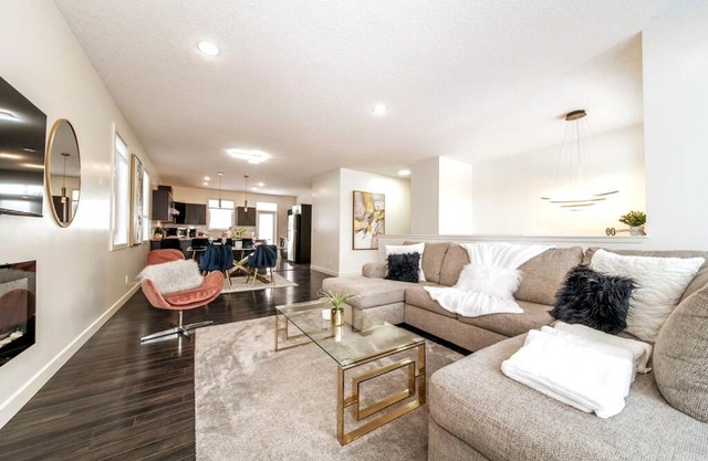 3B Executive Home - All King Beds - Fireplace - Garage