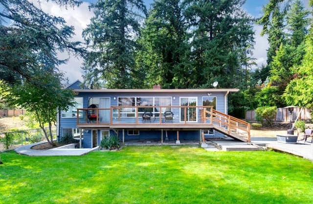 3b1b Lower unit with Waterfront Paradise