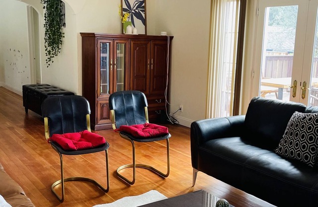 3B2B house with lots parking space @ Silicon Valley