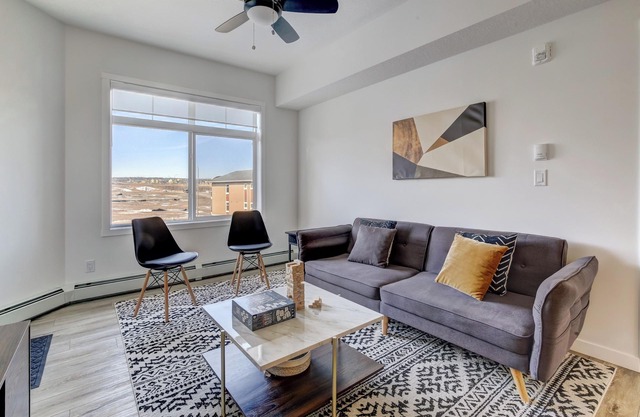 3BD 1.5BA | 20 min DT | 1HR Canmore & FREE Heated Parking