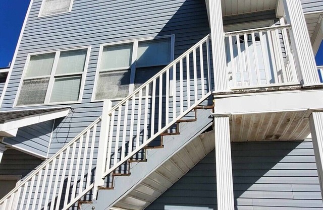 3bd 2.5 bath waterfront townhouse
