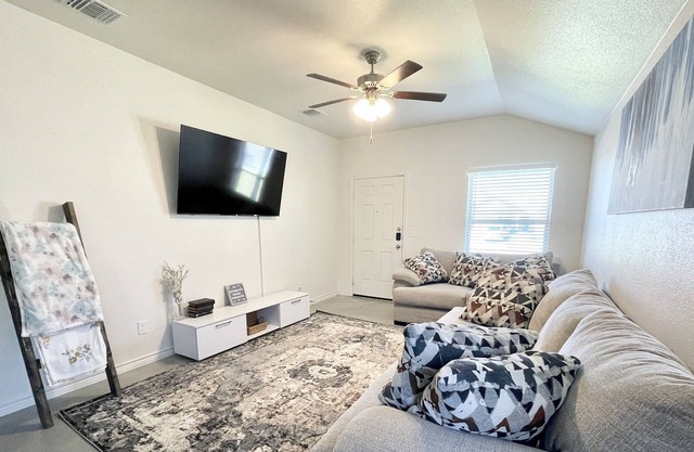 3bd/2ba The One with Friends
