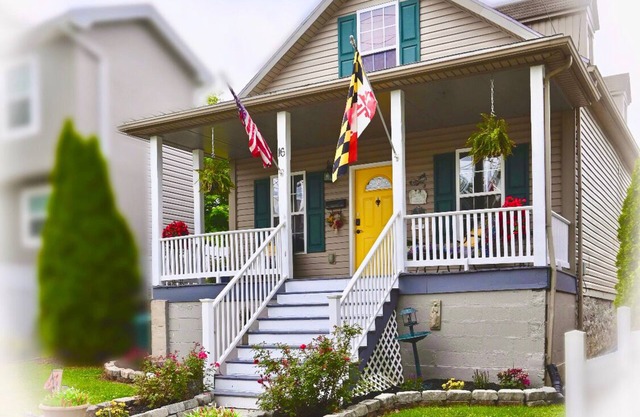 3bd& 2bath cottage-sleeps 6 1 bed and bath on 1st floor