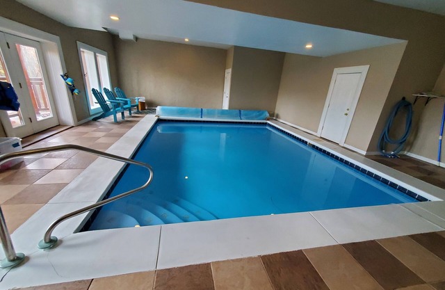 3bd/4ba on Acre/Indoor Heated Pool/ Theater/Hot Tub/Billiards/Wifi/FirePit/Hike