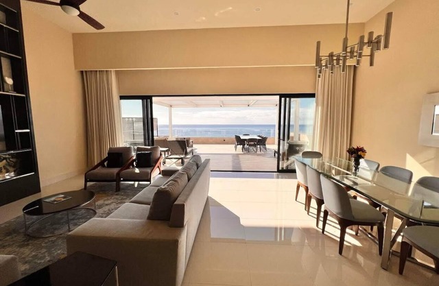 3BD OCEAN FRONT with incredible views