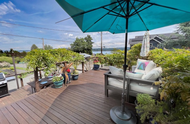 3bd w/ Lake Views and Chef's Kitchen